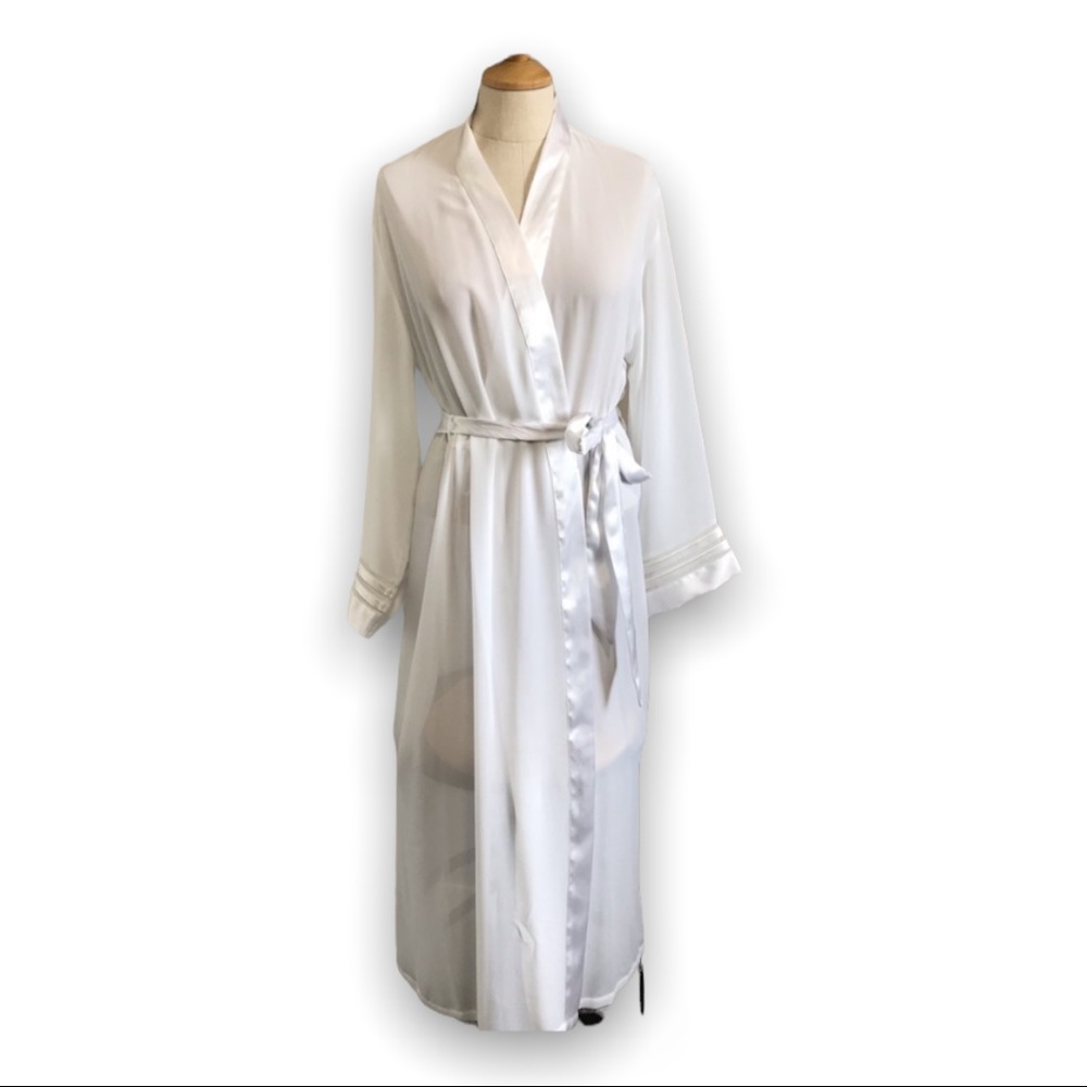 Jones New York / Chiffon Robe / White / Size Small-Medium NWOT